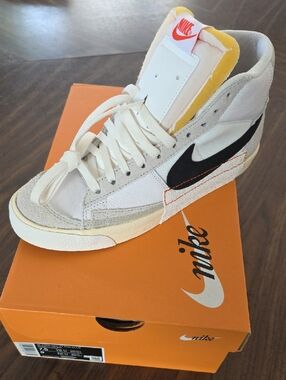 Nike Blazer Mid 77 Pro Club White Black Sz 9 Womens NEW w Box